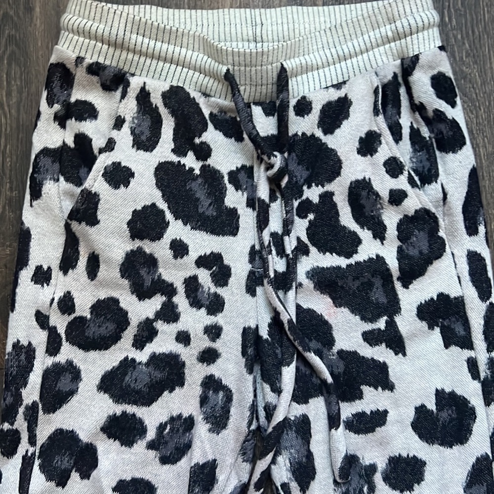 Leopard Sweats - Picture 2 of 4